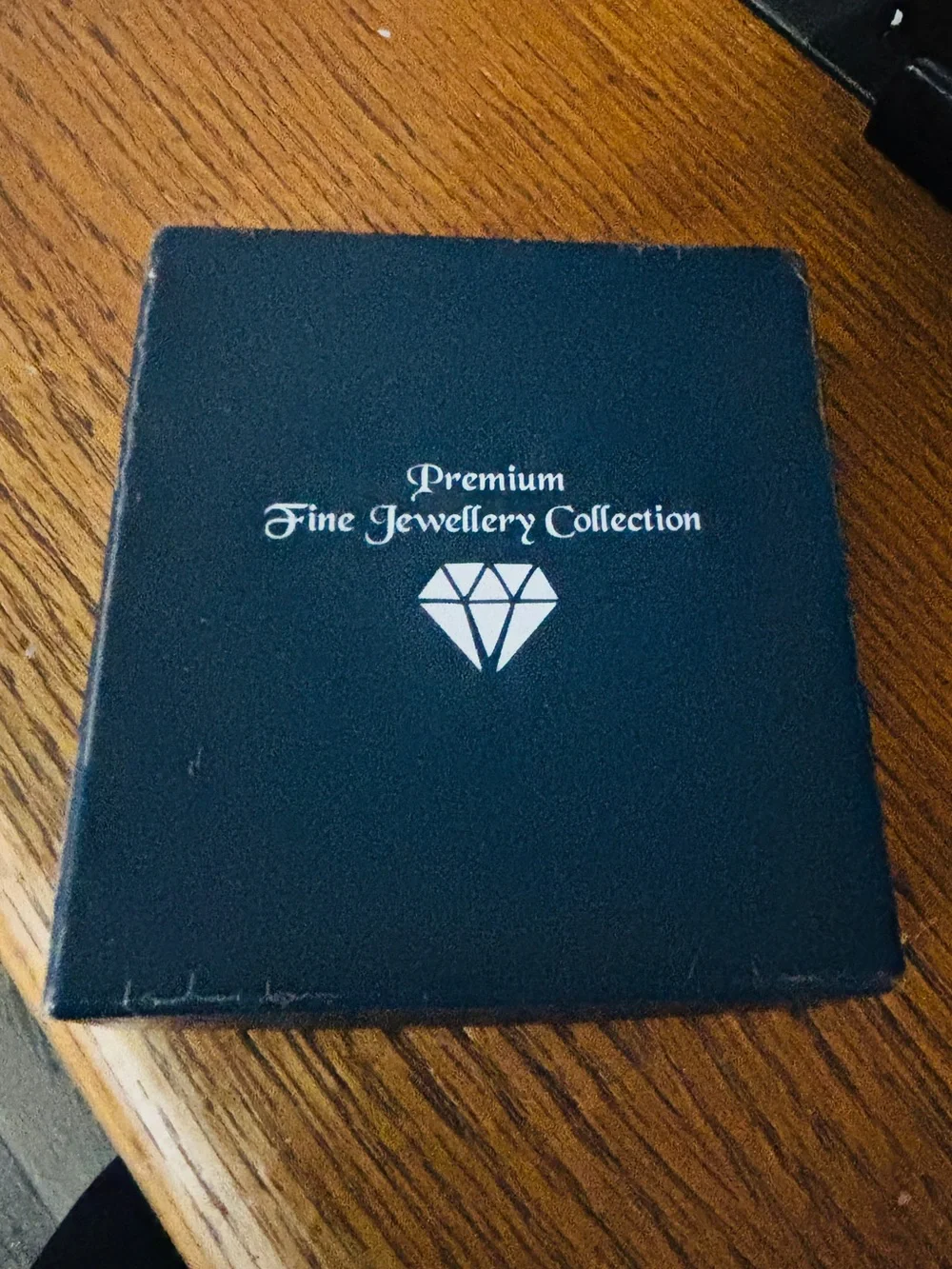 Moissanite shimmering carat